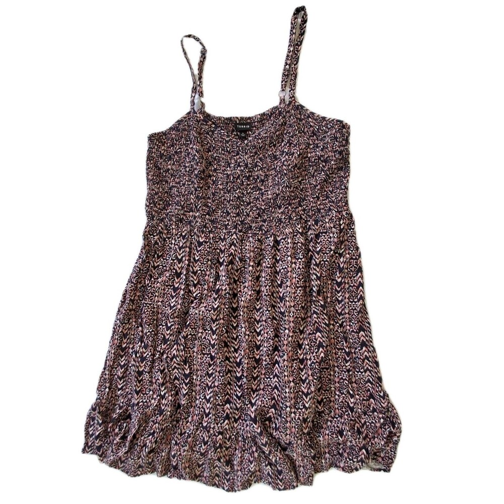 Torrid Sz 4 Smocked Bodice Sun Dress Adjustable Straps VNeck  Indie Sleaze Pink
